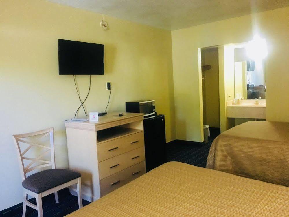 Value Lodge - Gainesville Bagian luar foto