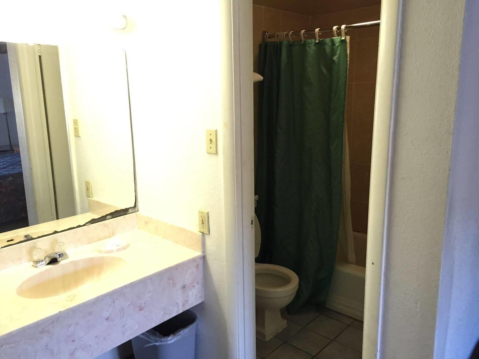 Value Lodge - Gainesville Bagian luar foto